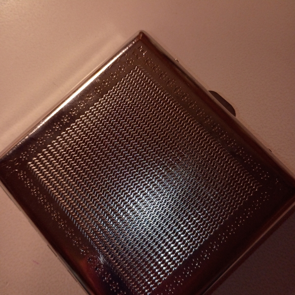 Red Crystal Compact Case - Picture 2 of 5